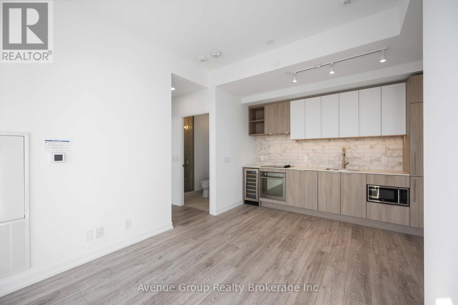 #827 2020 BATHURST STREET - 13