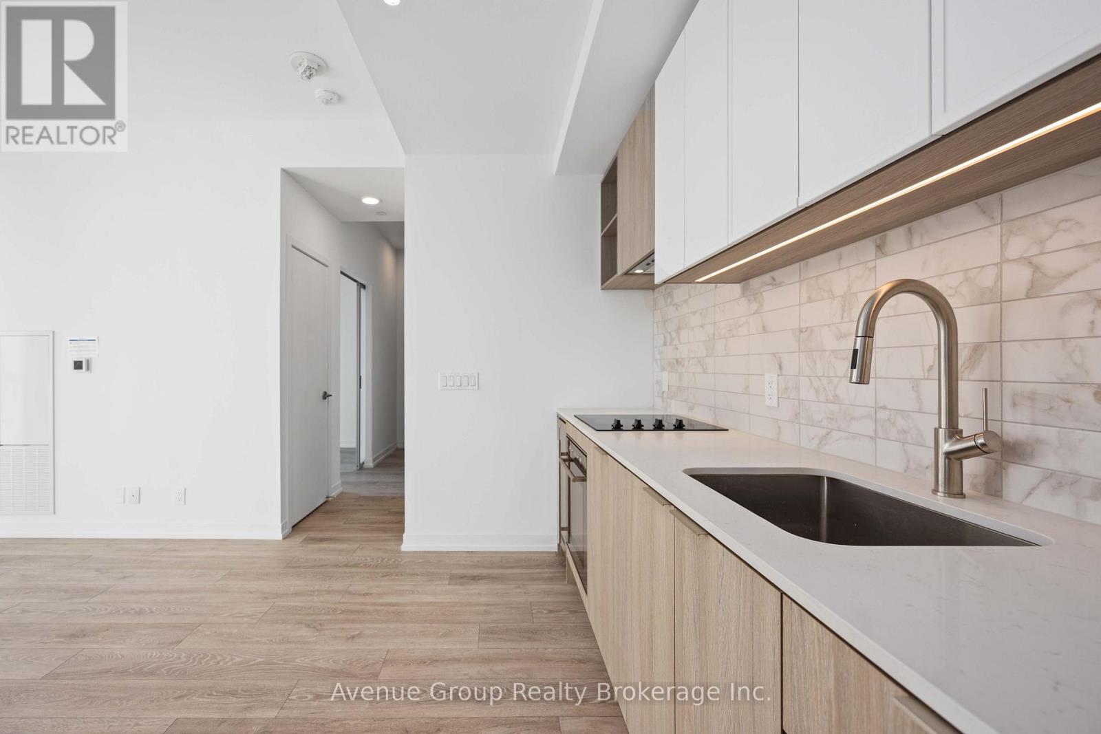 #827 2020 BATHURST STREET - 18