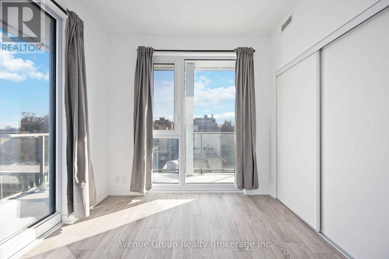 #827 2020 BATHURST STREET - 21