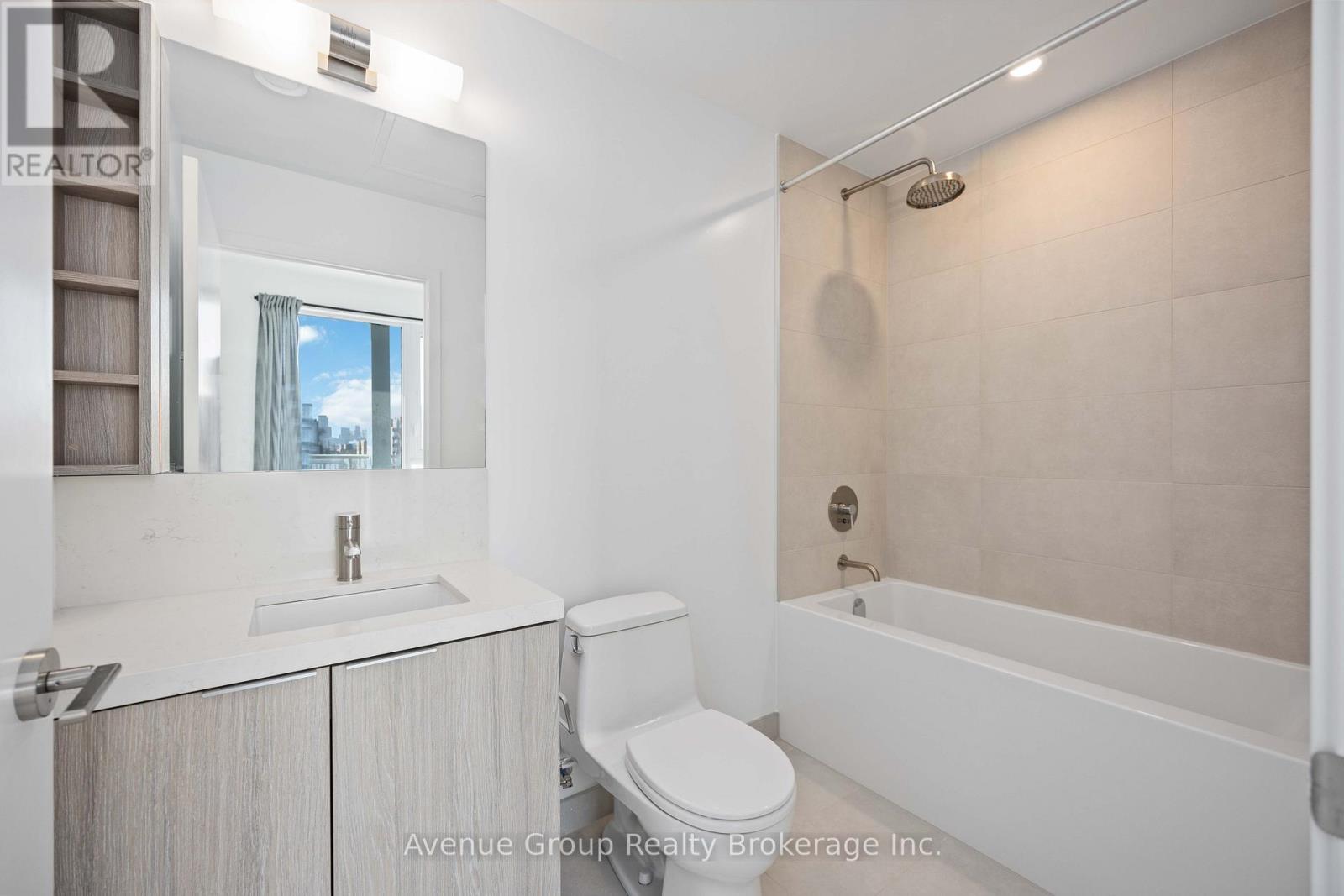 #827 2020 BATHURST STREET - 24