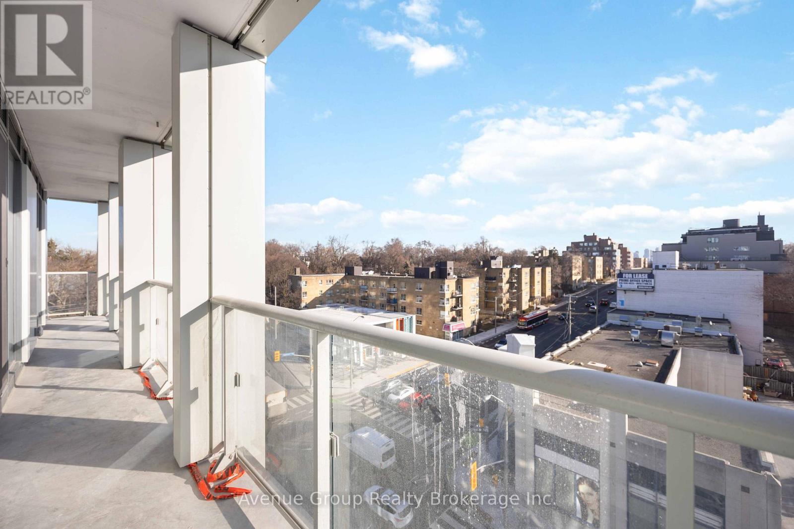 #827 2020 BATHURST STREET - 27