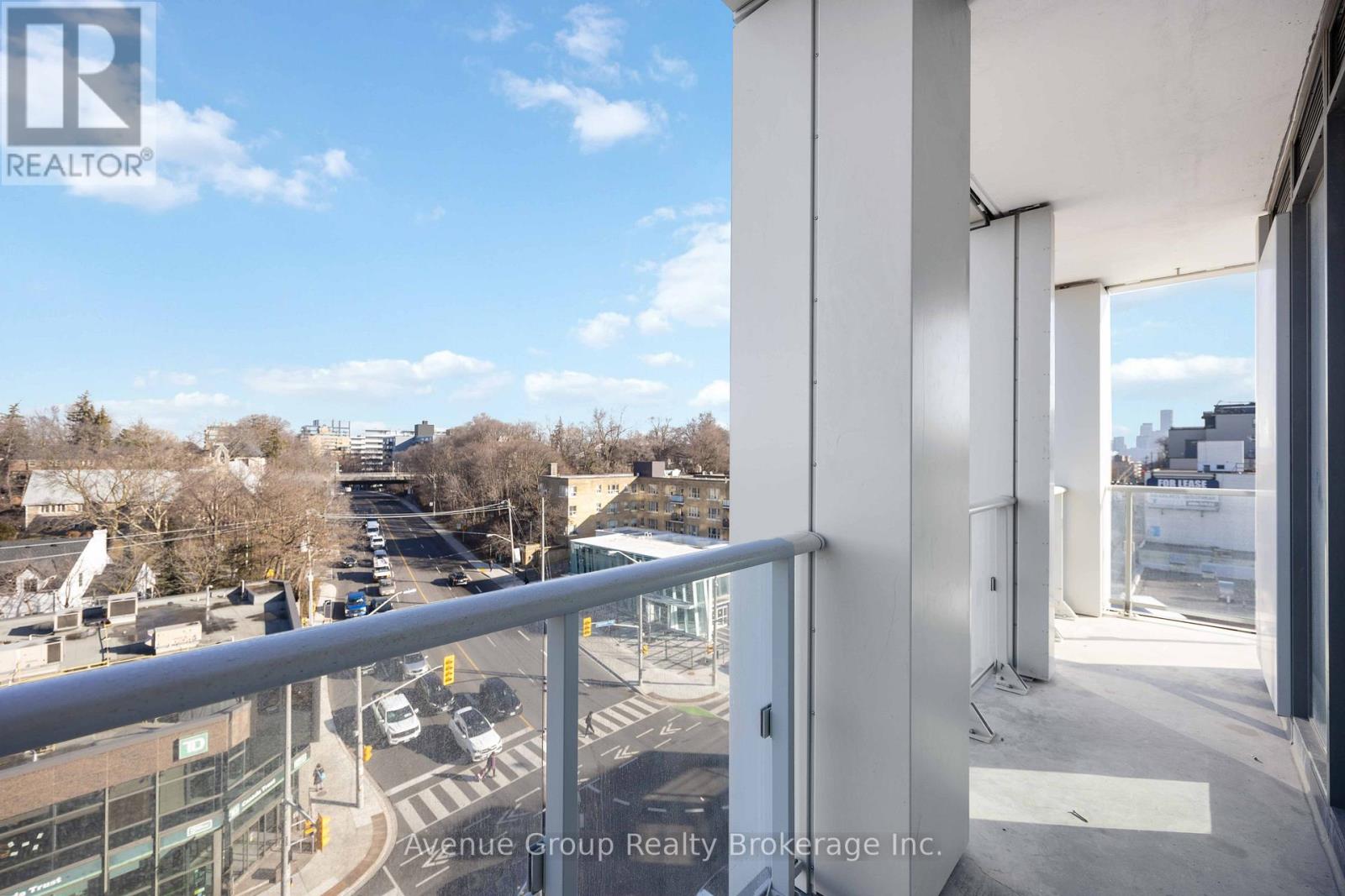 #827 2020 BATHURST STREET - 31