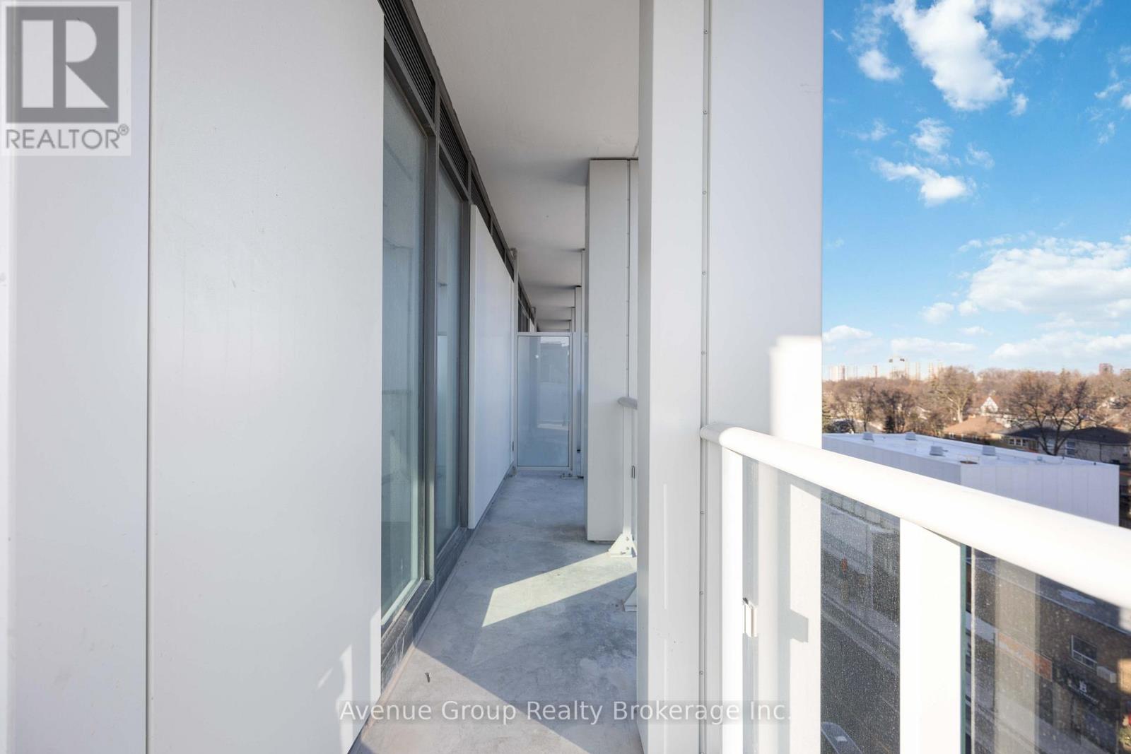 #827 2020 BATHURST STREET - 33