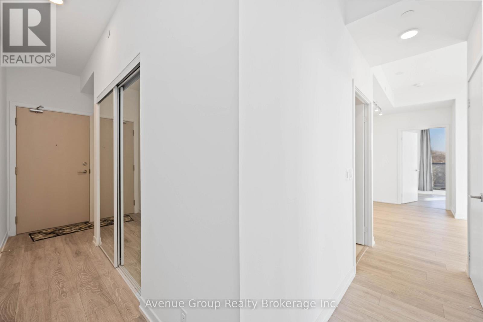 #827 2020 BATHURST STREET - 6