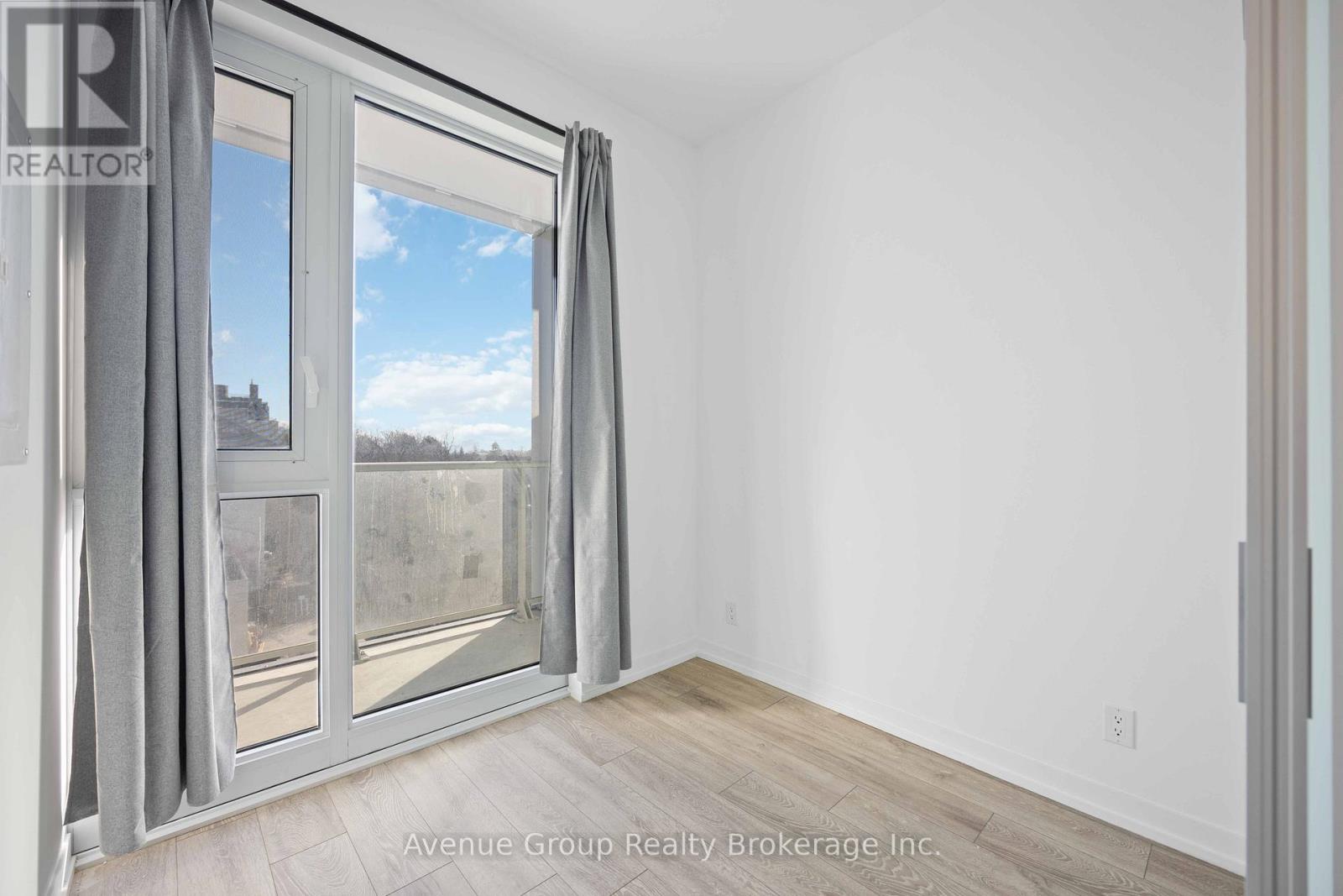#827 2020 BATHURST STREET - 8