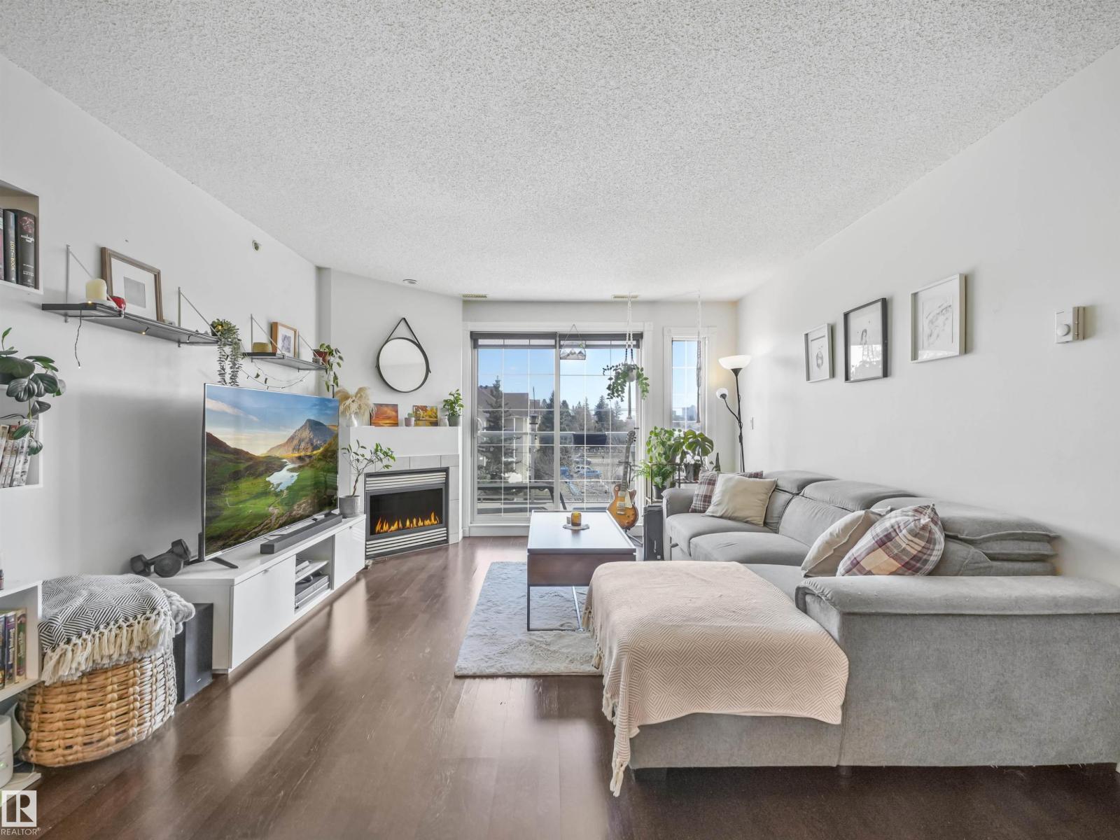 #401 12110 106 AV NW, Edmonton