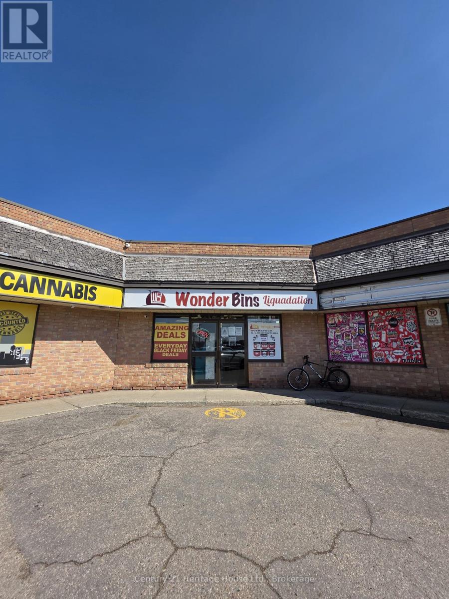 8 - 809 VICTORIA STREET N