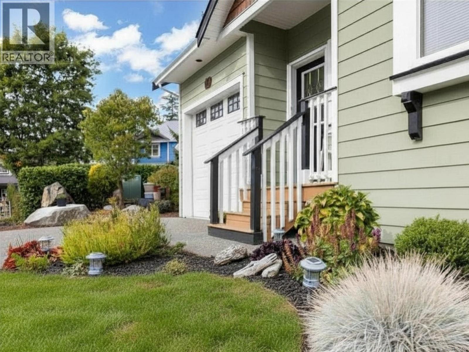 8 NEWSTEAD CRES - 27