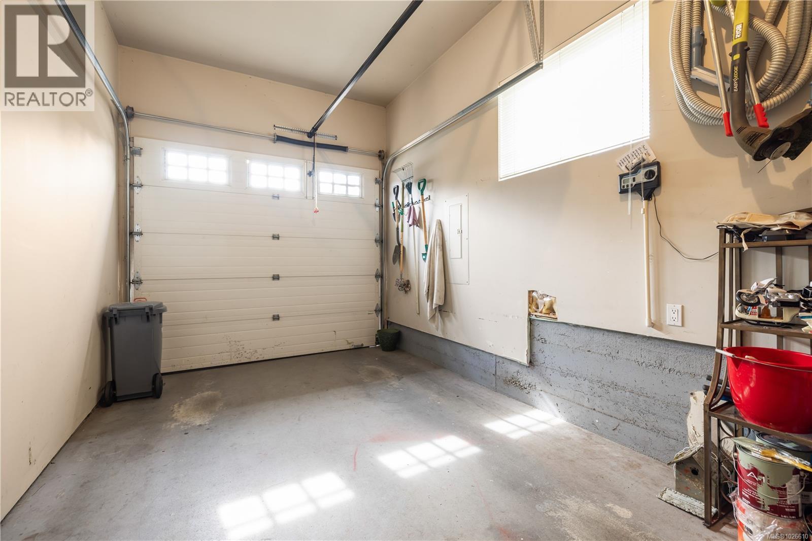 8 NEWSTEAD CRES - 20