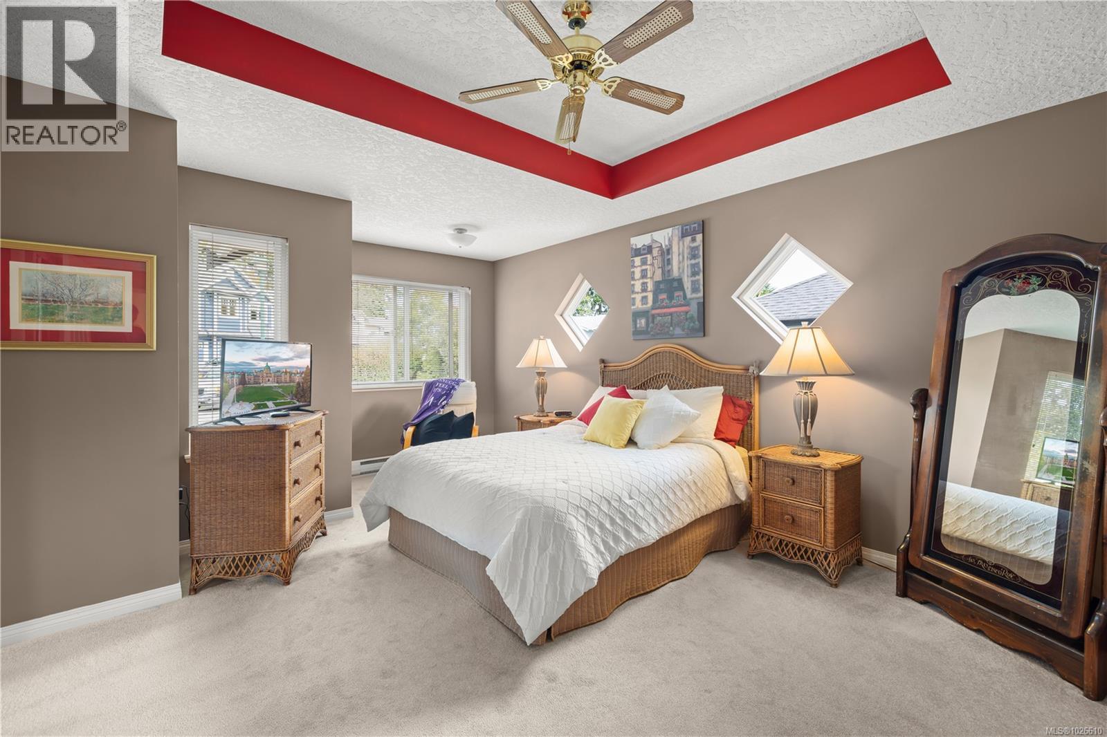 8 NEWSTEAD CRES - 14