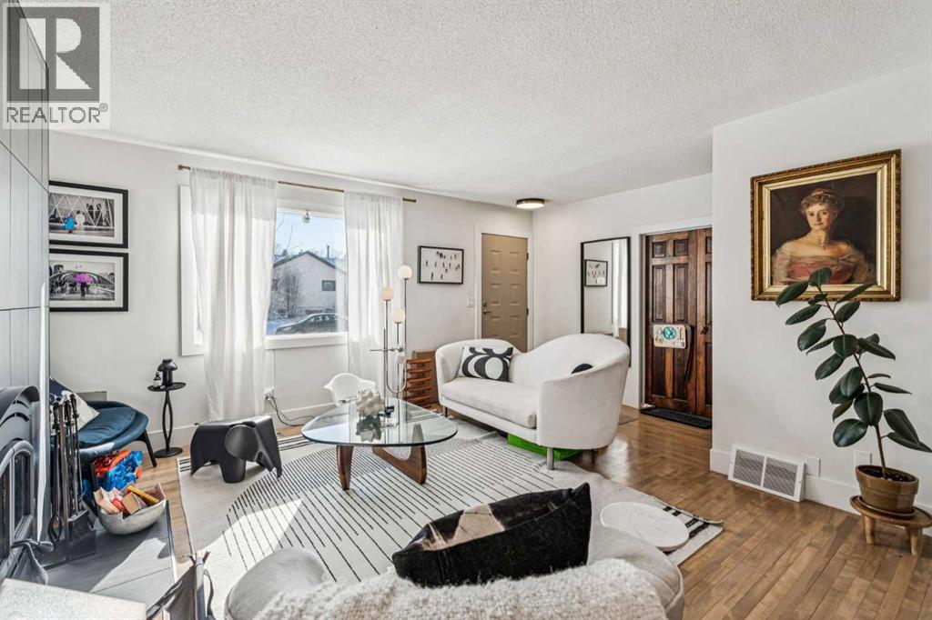 Single Family House Bungalow for Sale in   Avenue NE Winston Heights/Mountview Calgary 