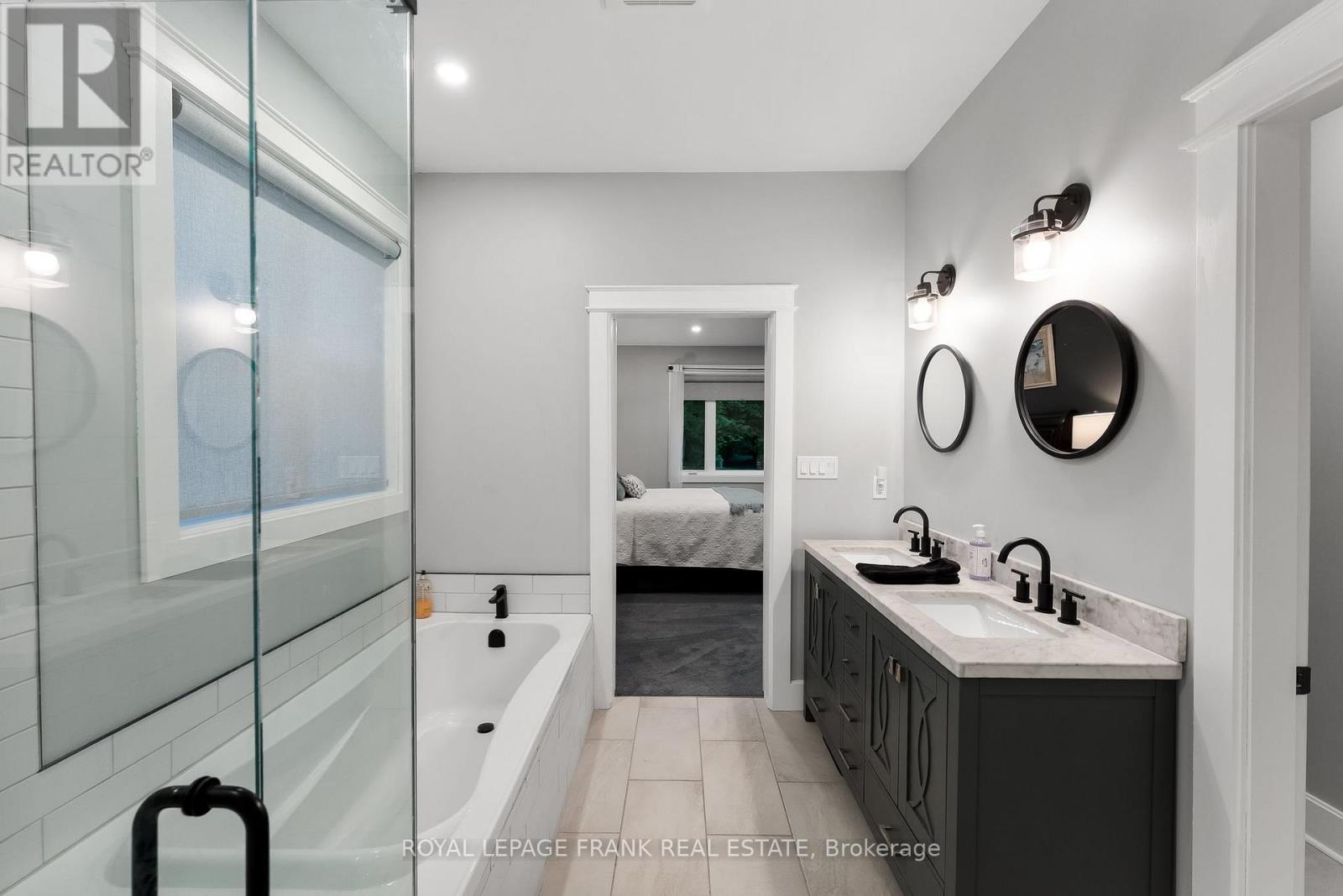 Full Ensuite Bath