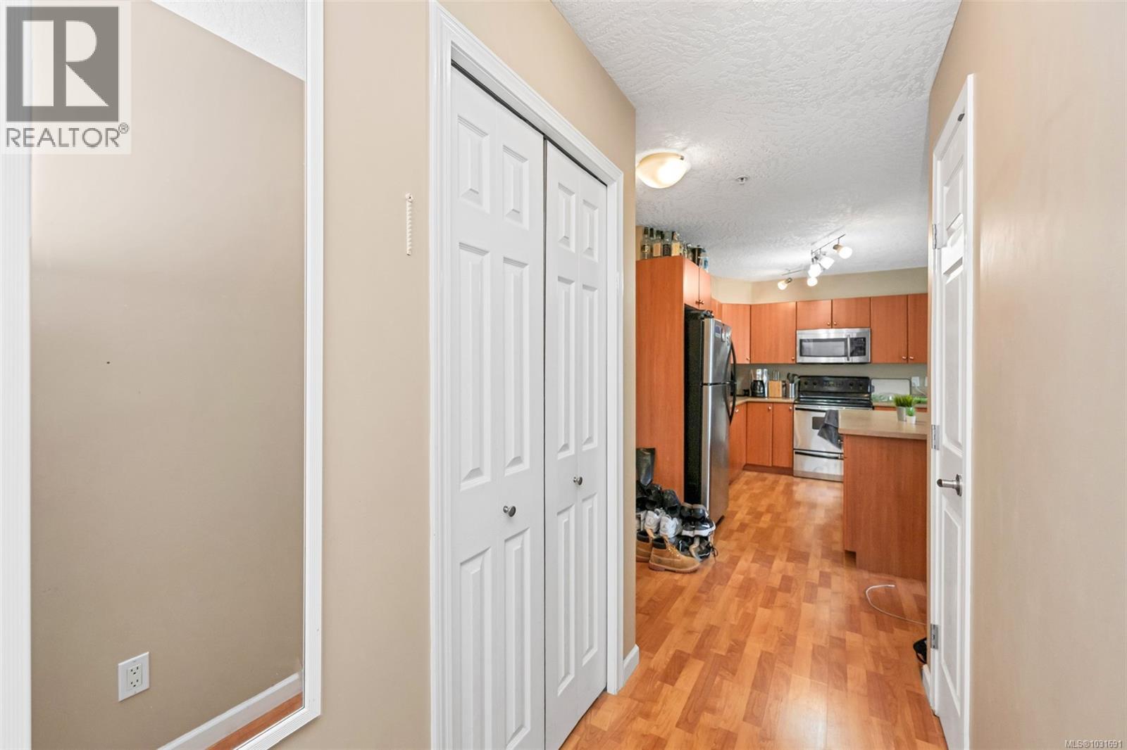 #211 383 WALE RD - 11