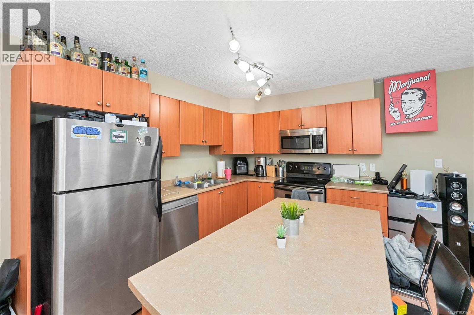 #211 383 WALE RD - 13