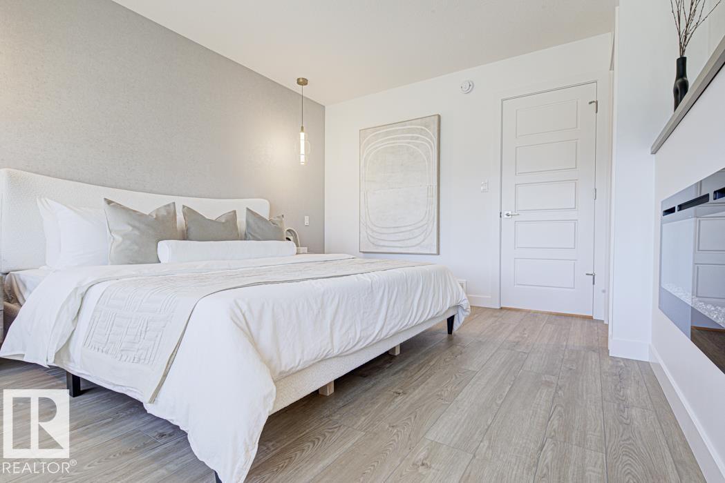 18705 18A AV NW, Edmonton