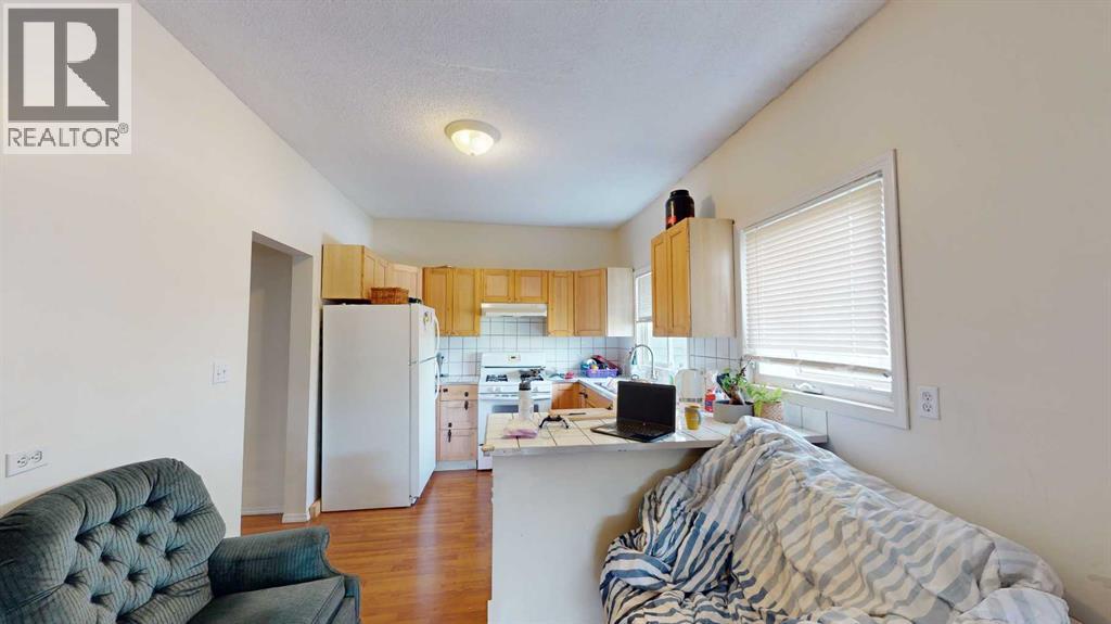 1625 23 AVENUE SW - 12