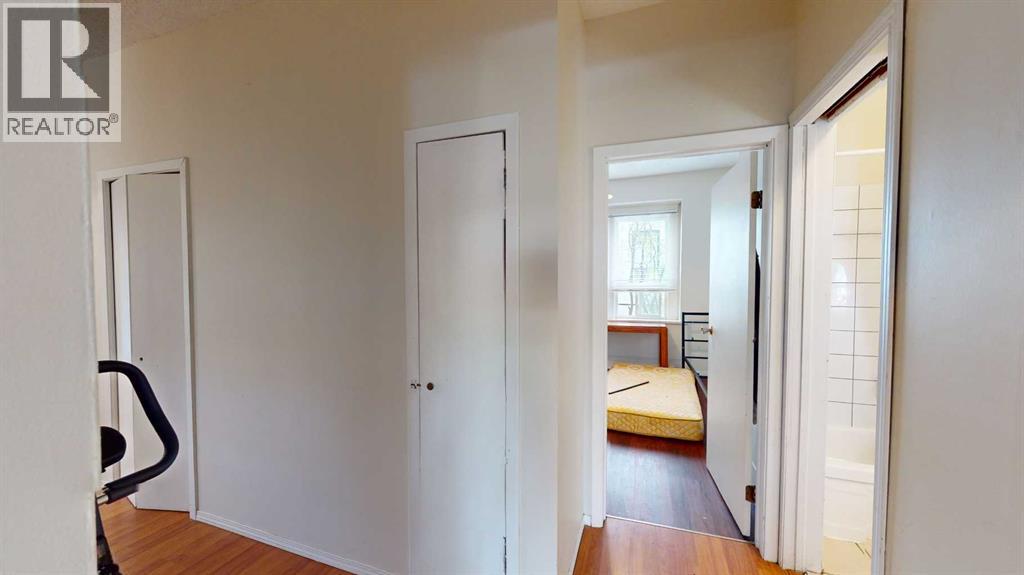 1625 23 AVENUE SW - 16