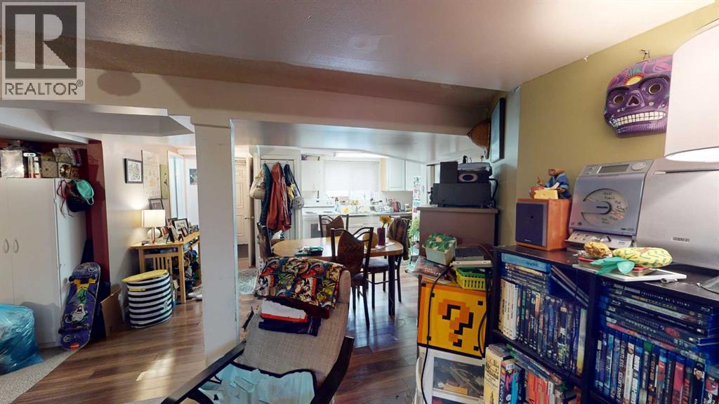 1625 23 AVENUE SW - 21