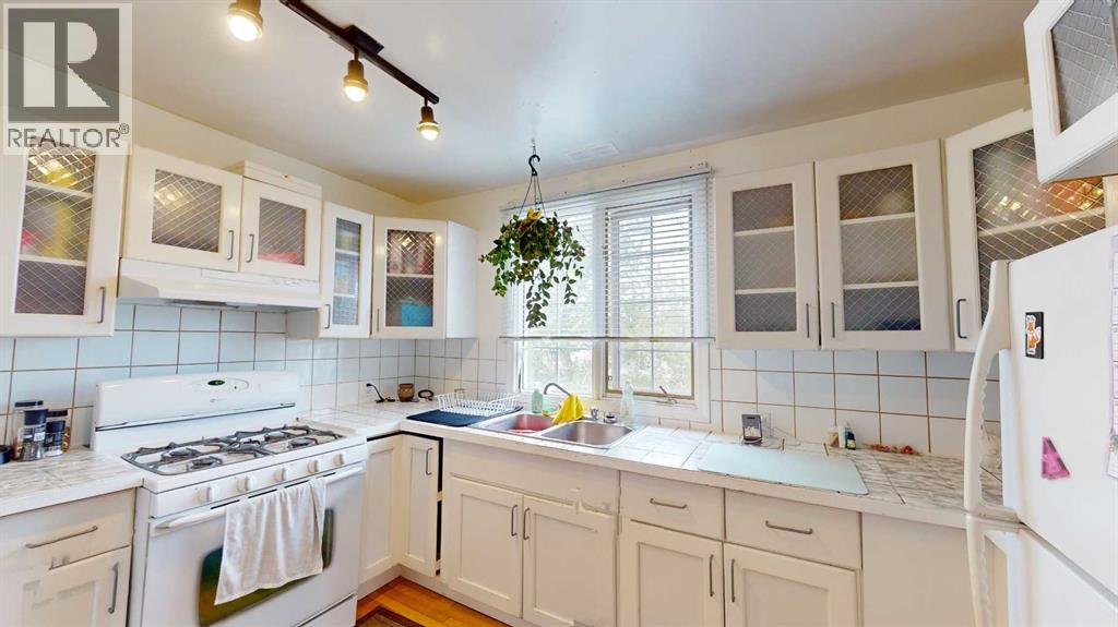 1625 23 AVENUE SW - 7