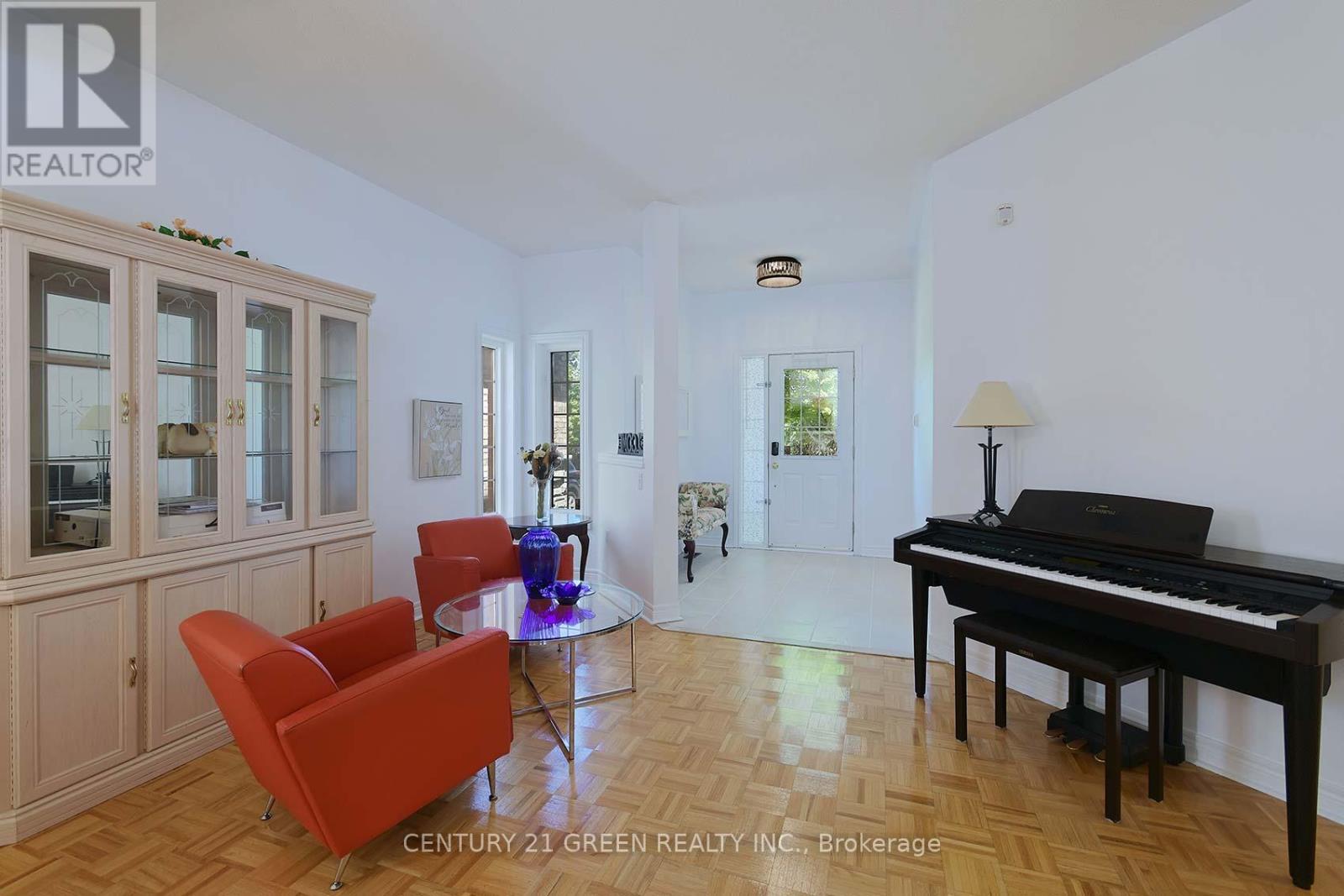 8 LAMPMAN DRIVE - 12