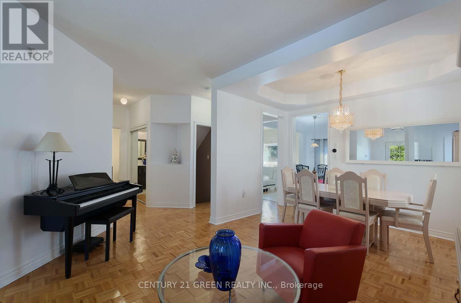 8 LAMPMAN DRIVE - 13