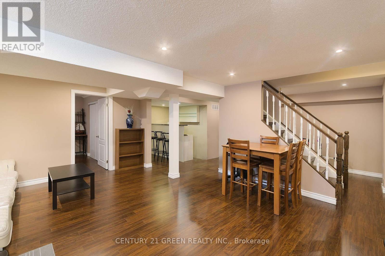 8 LAMPMAN DRIVE - 20
