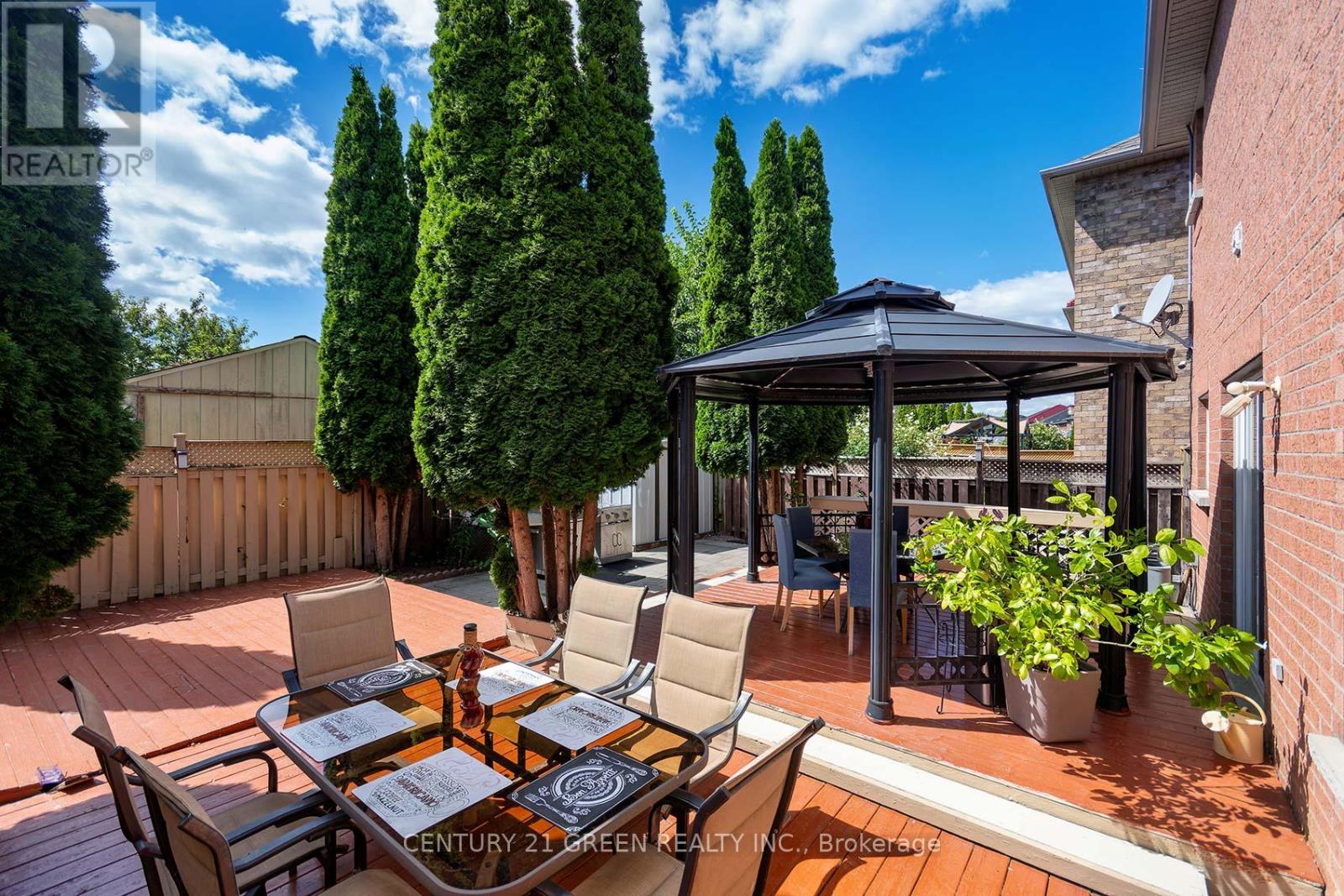8 LAMPMAN DRIVE - 26