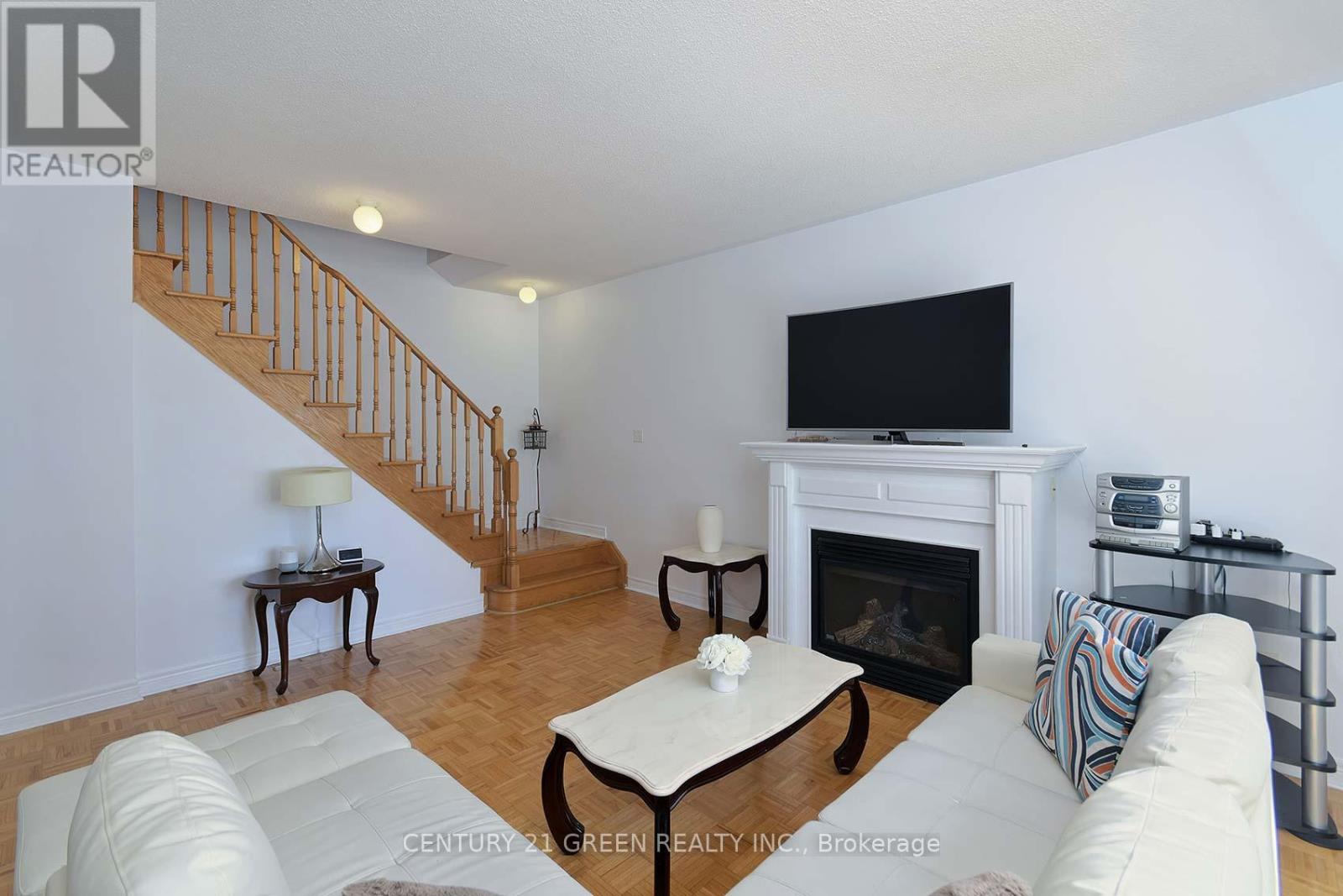 8 LAMPMAN DRIVE - 7