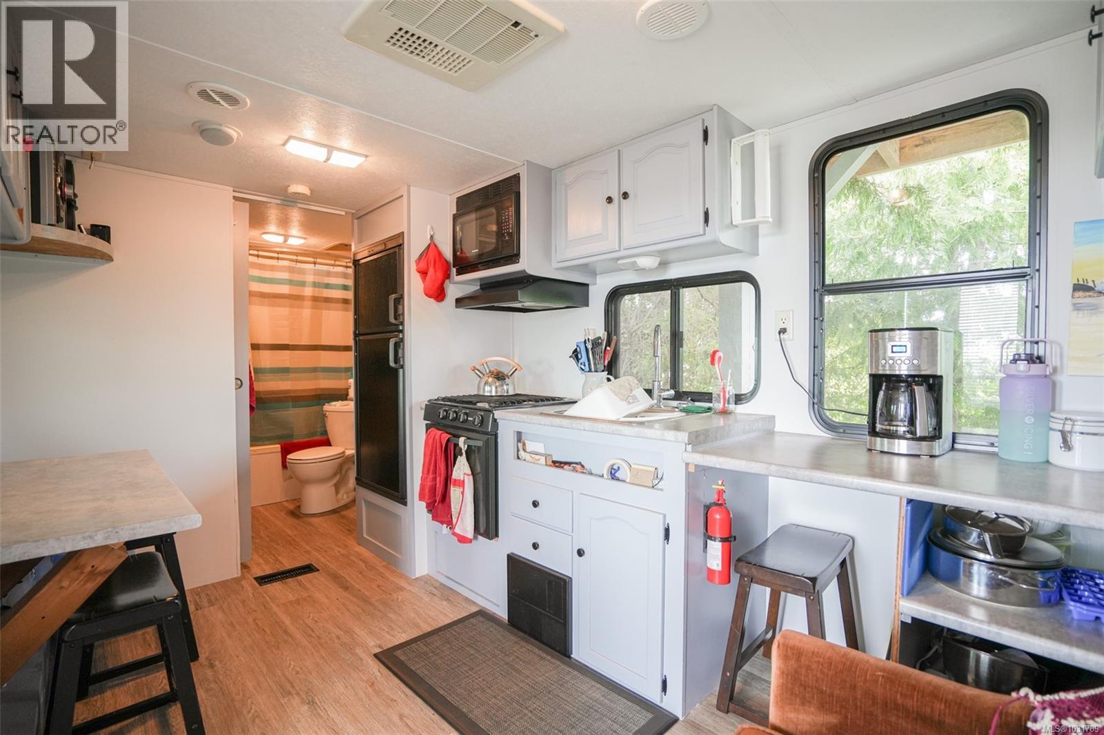 1098 Sixth Ave, Ucluelet