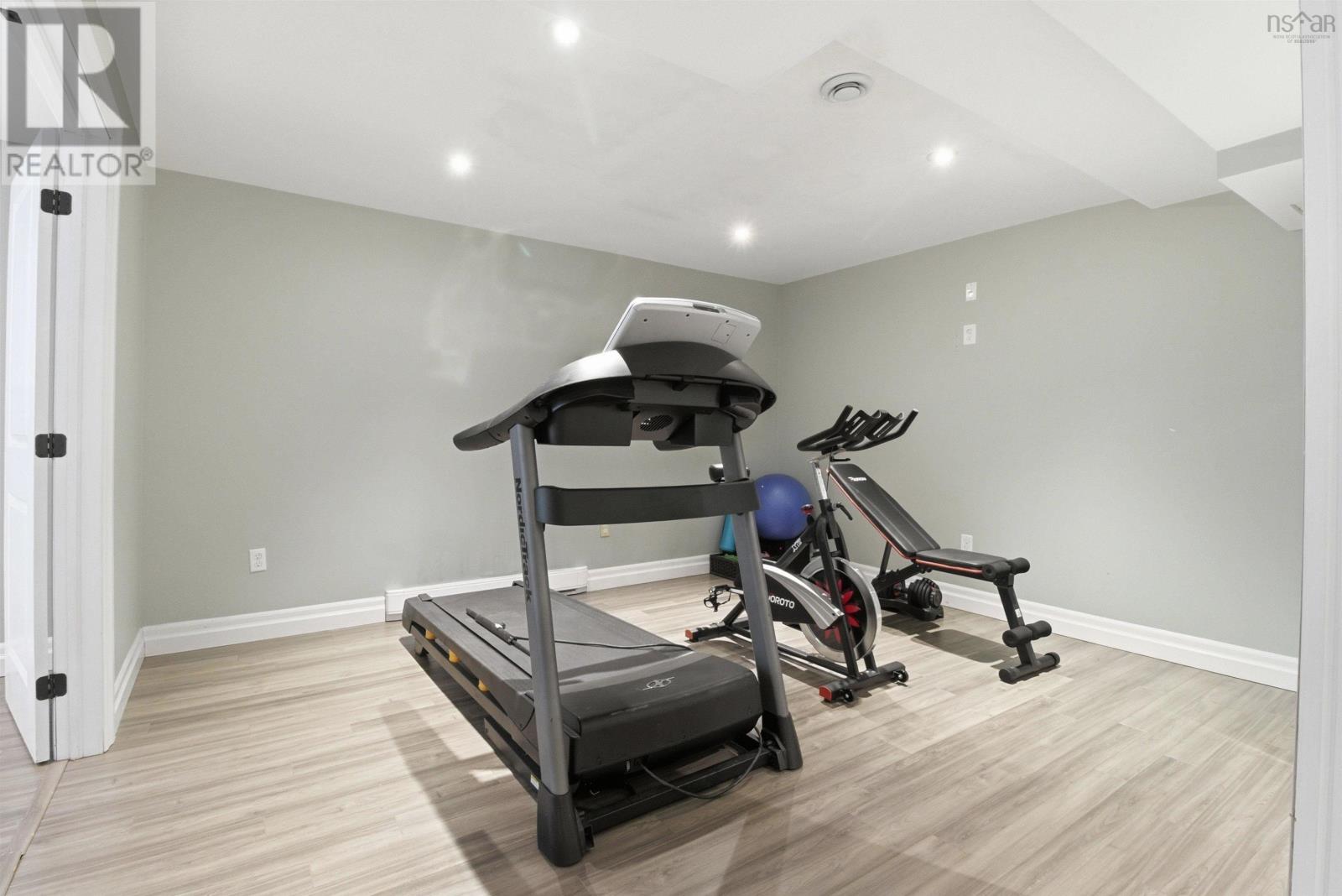 5 PARKVALE CRESCENT - 34