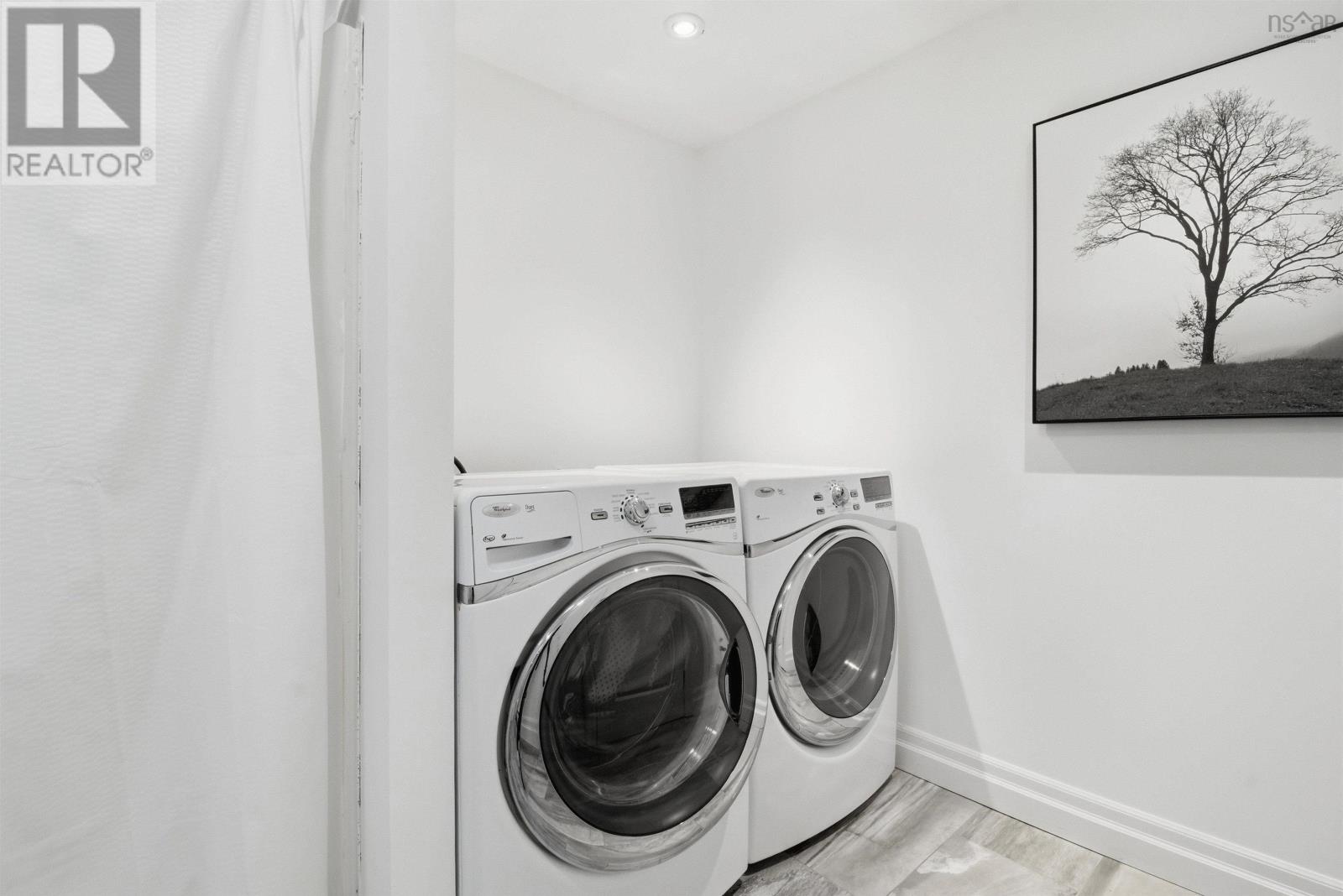 5 PARKVALE CRESCENT - 31