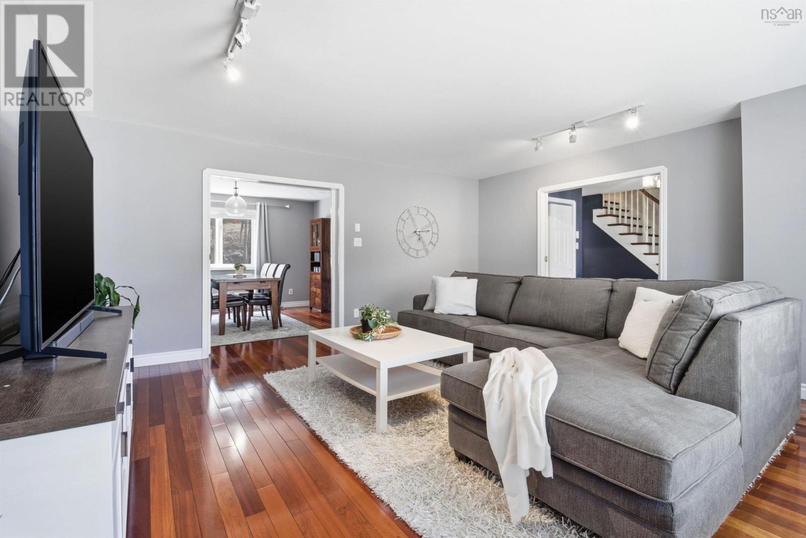 5 PARKVALE CRESCENT - 8