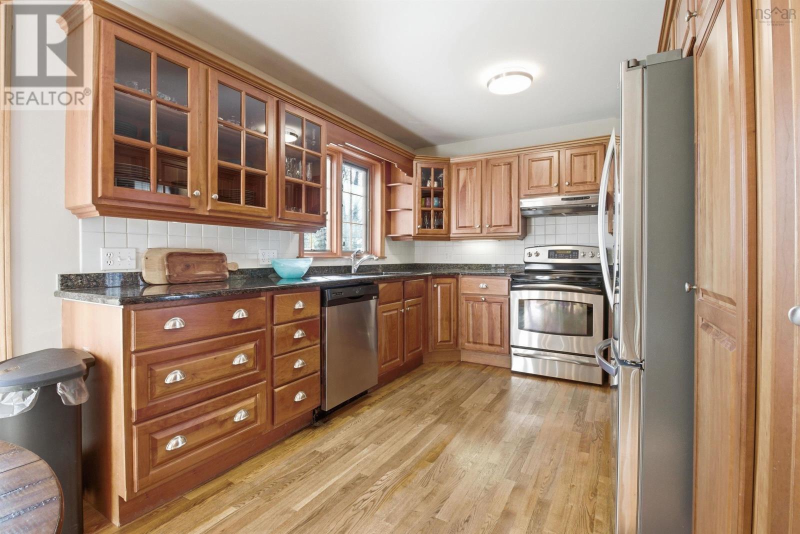 76 BIRCHWOOD COURT - 6