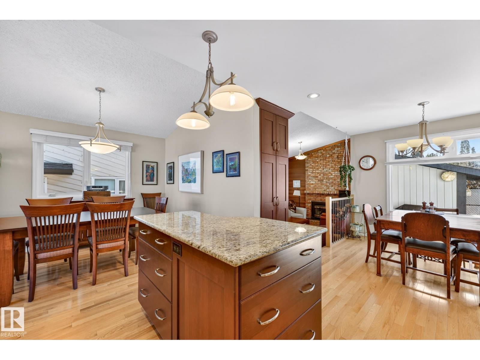 11715 28 AV NW, Edmonton