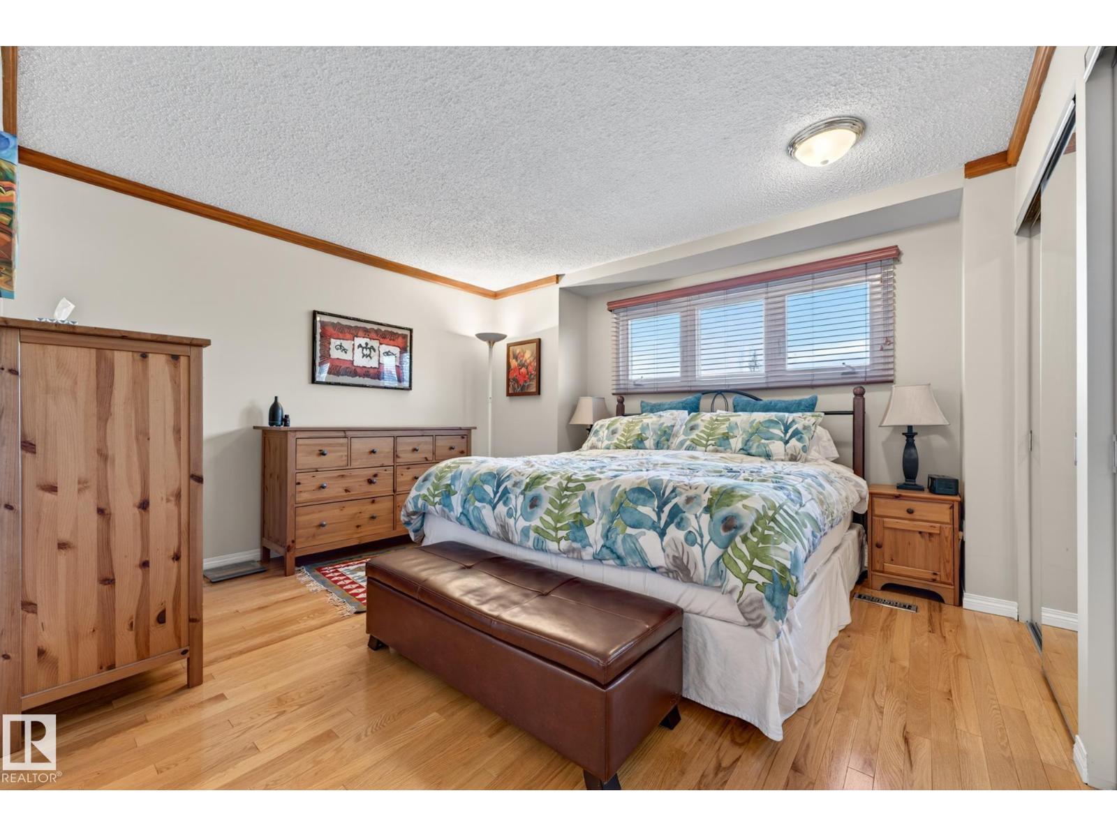 11715 28 AV NW, Edmonton