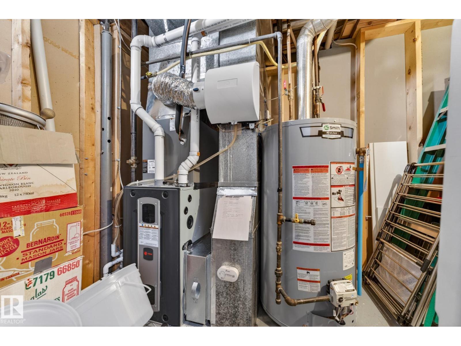 11715 28 AV NW, Edmonton