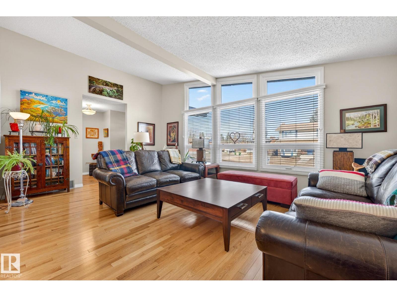 11715 28 AV NW, Edmonton