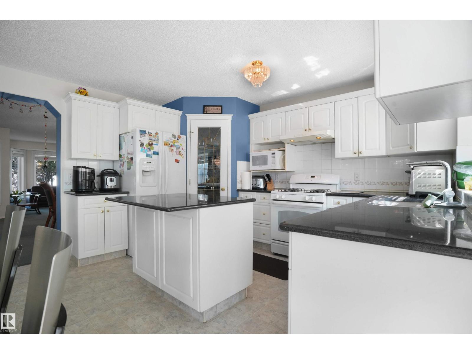 2715 44A AV NW, Edmonton