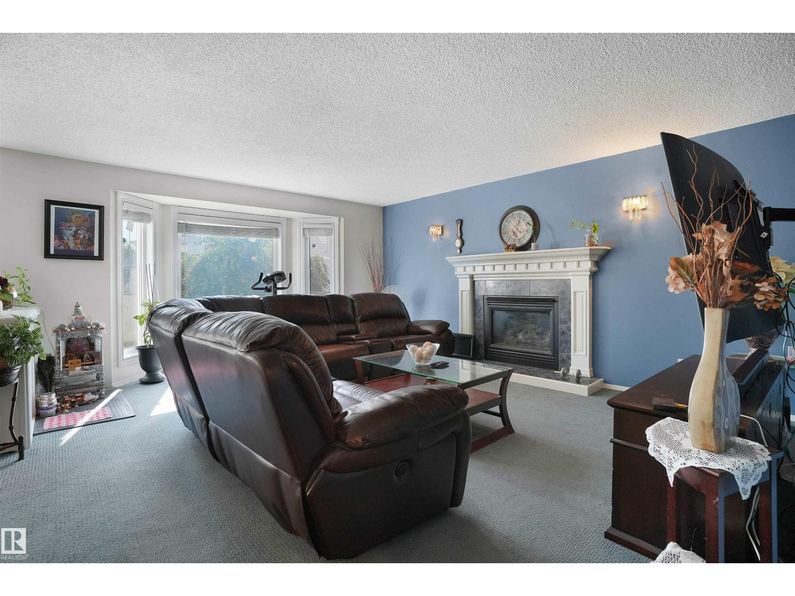 2715 44A AV NW, Edmonton