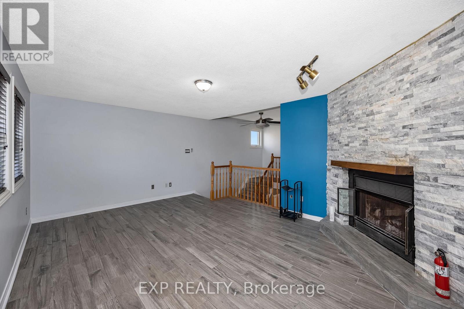 1797 BELVAL CRESCENT - 22
