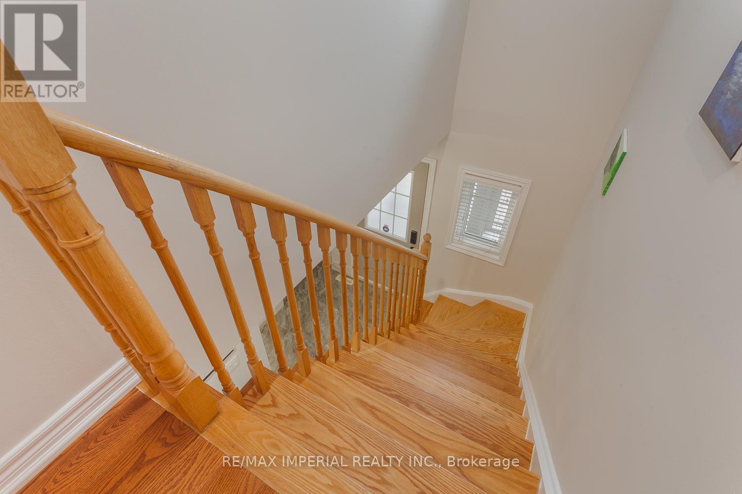85 MAPLE RIDGE CRESCENT E - 12