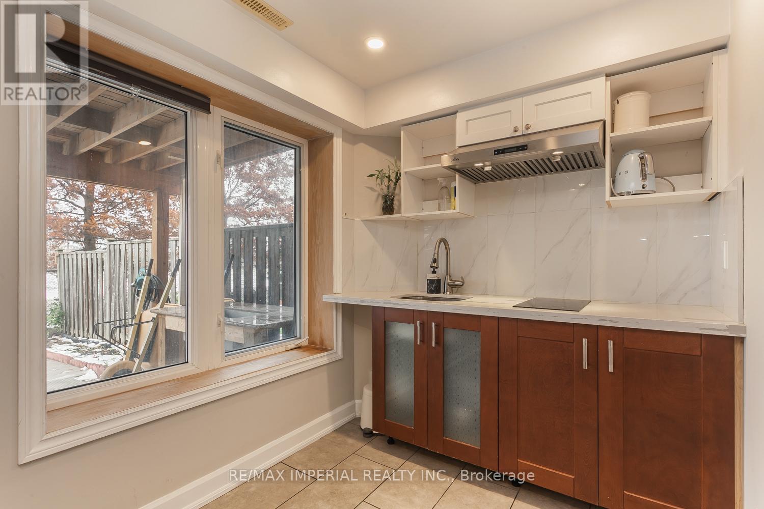 85 MAPLE RIDGE CRESCENT E - 21