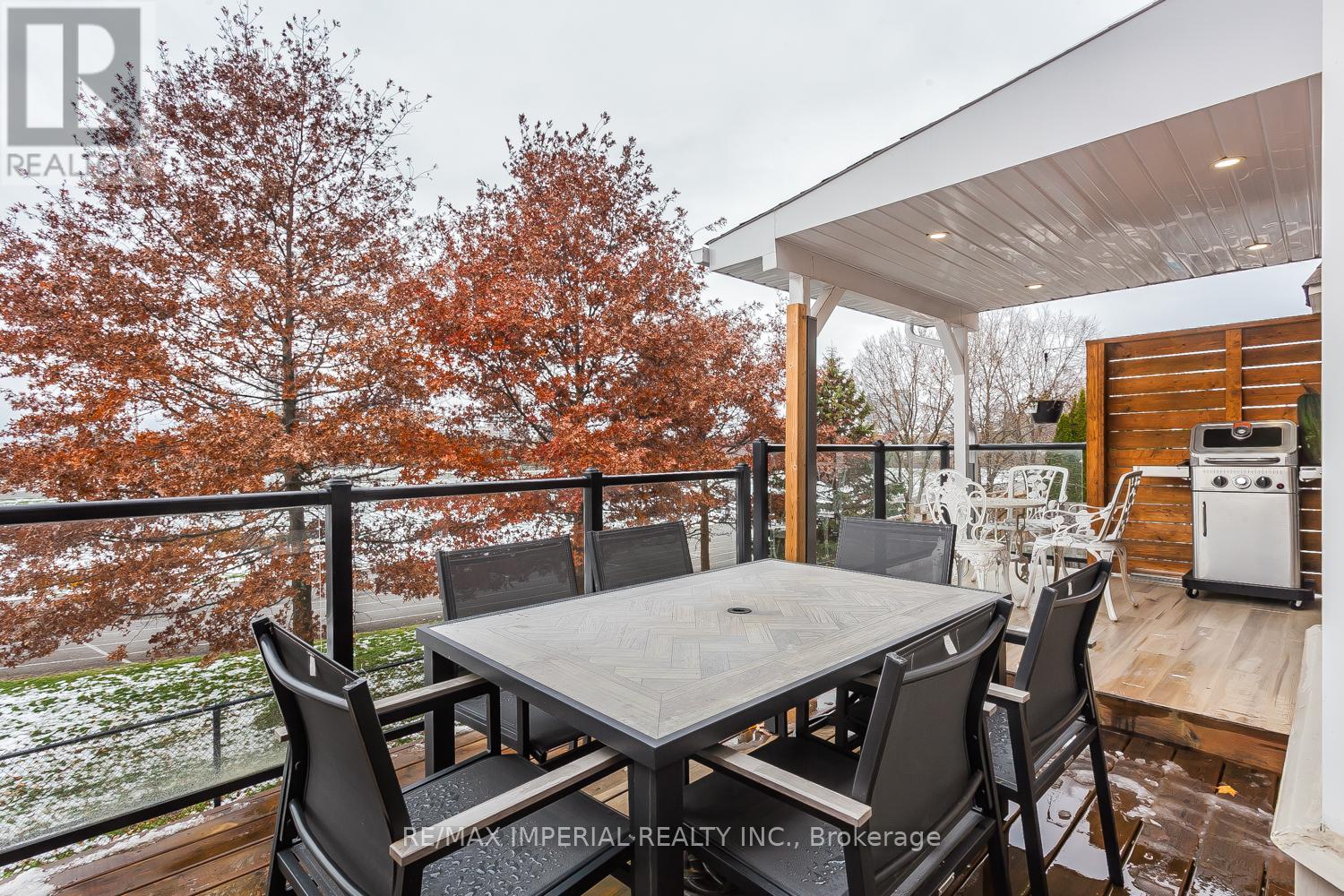 85 MAPLE RIDGE CRESCENT E - 9