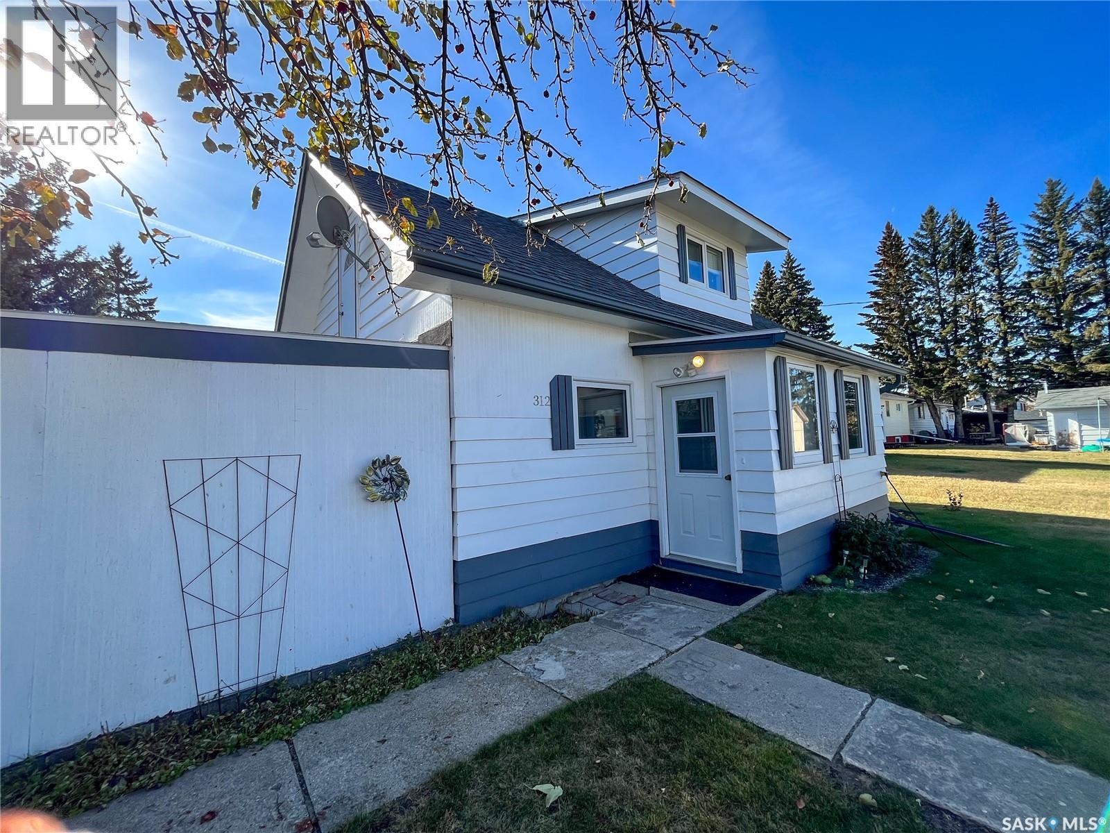 312 10TH AVENUE W - 23