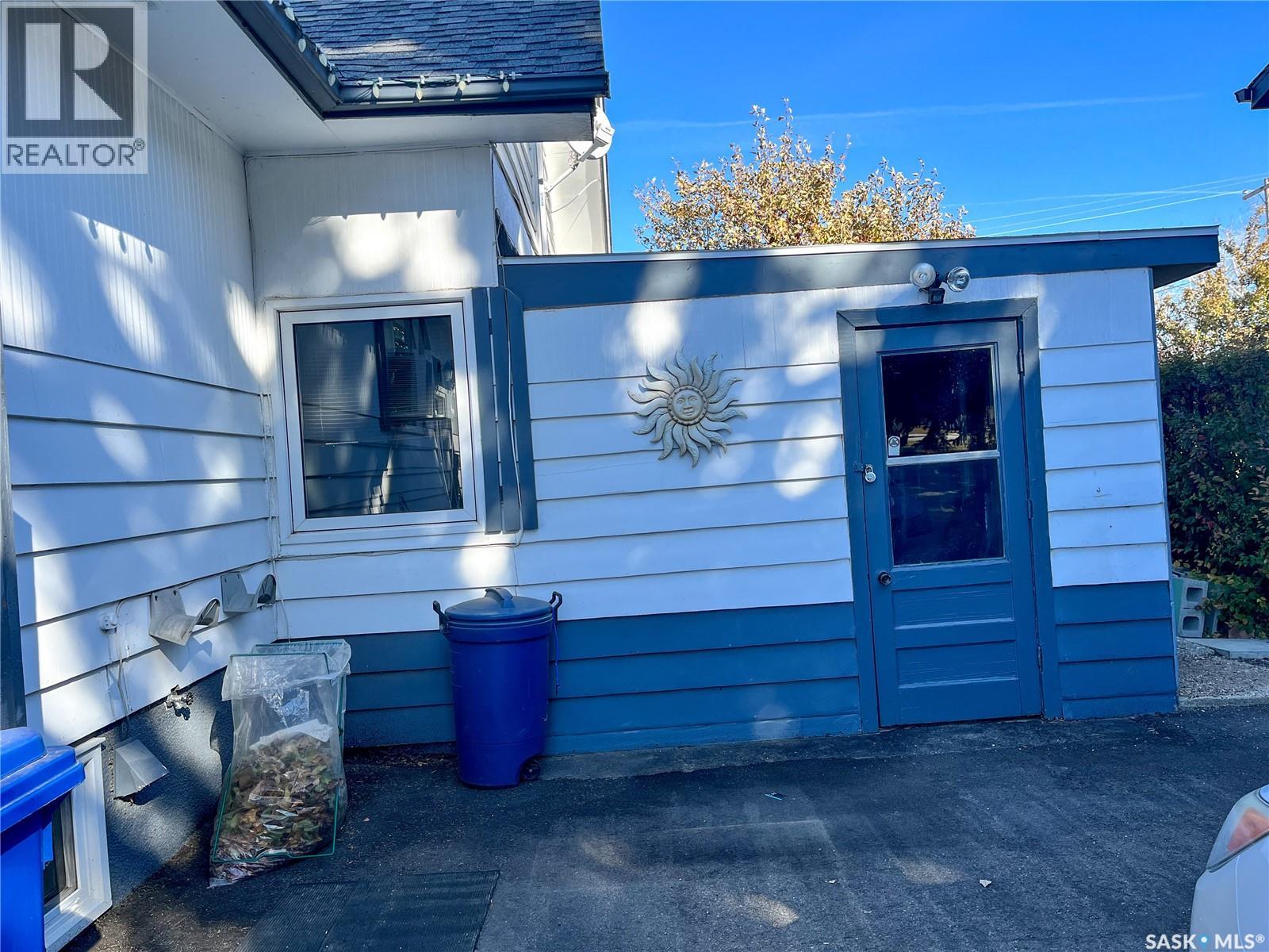 312 10TH AVENUE W - Image 3