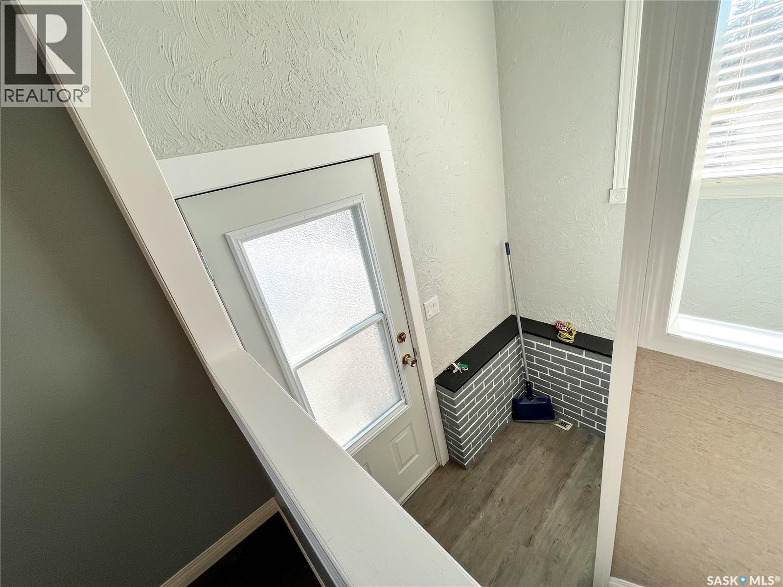 312 10TH AVENUE W - 4