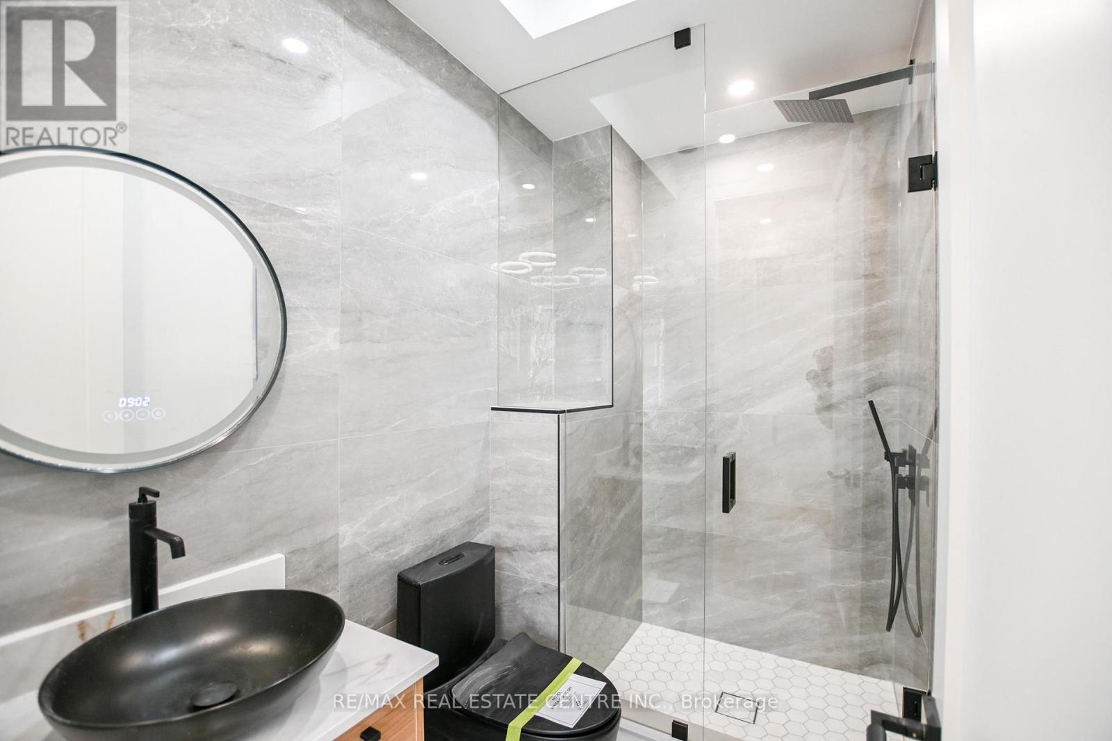 57 JONES AVENUE - 25