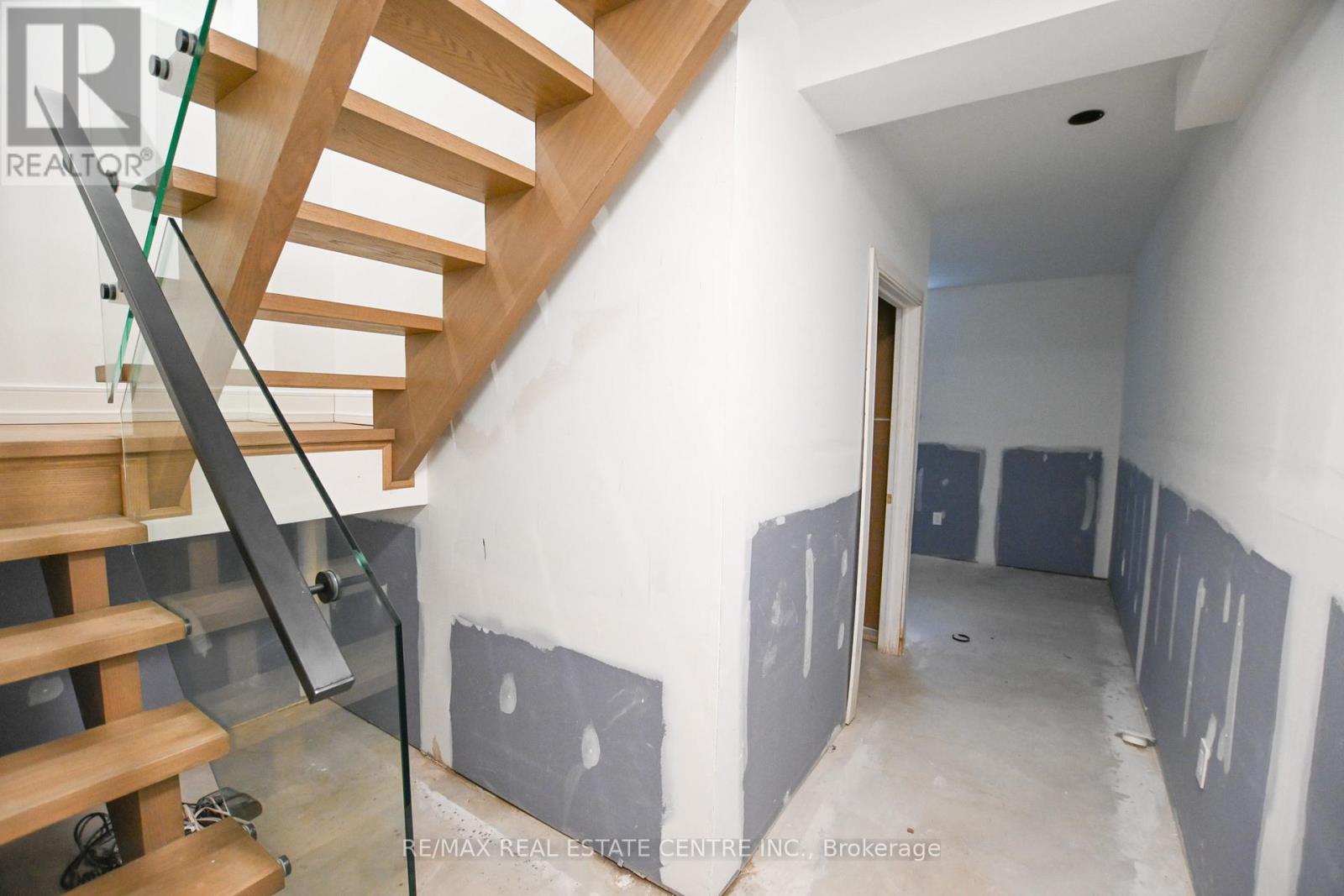 57 JONES AVENUE - 40