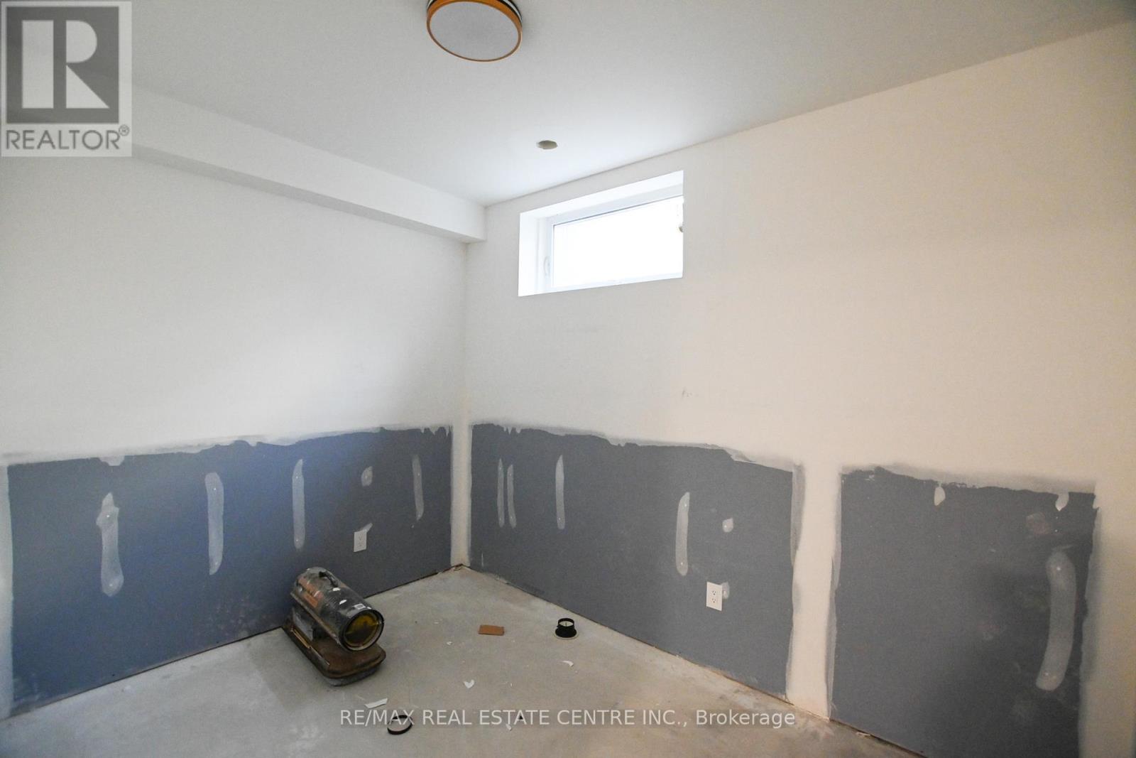 59 JONES AVENUE - 34