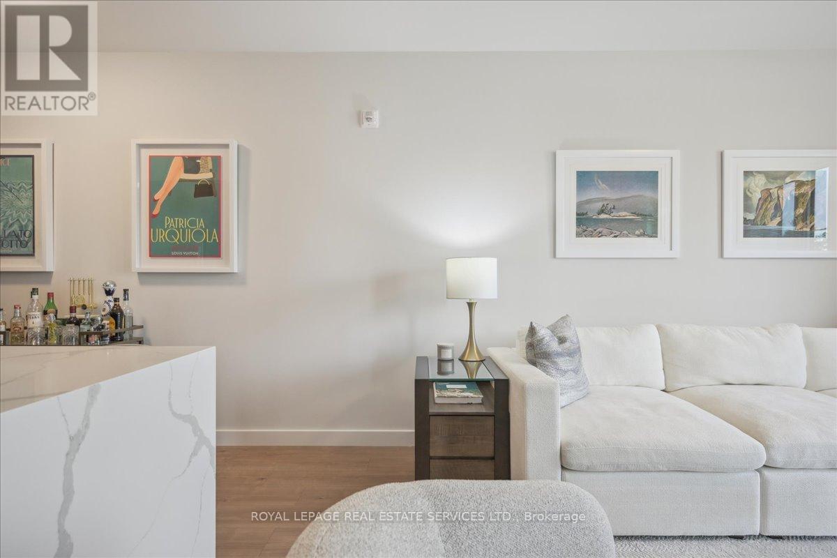 #211 168 SABINA DRIVE - 21